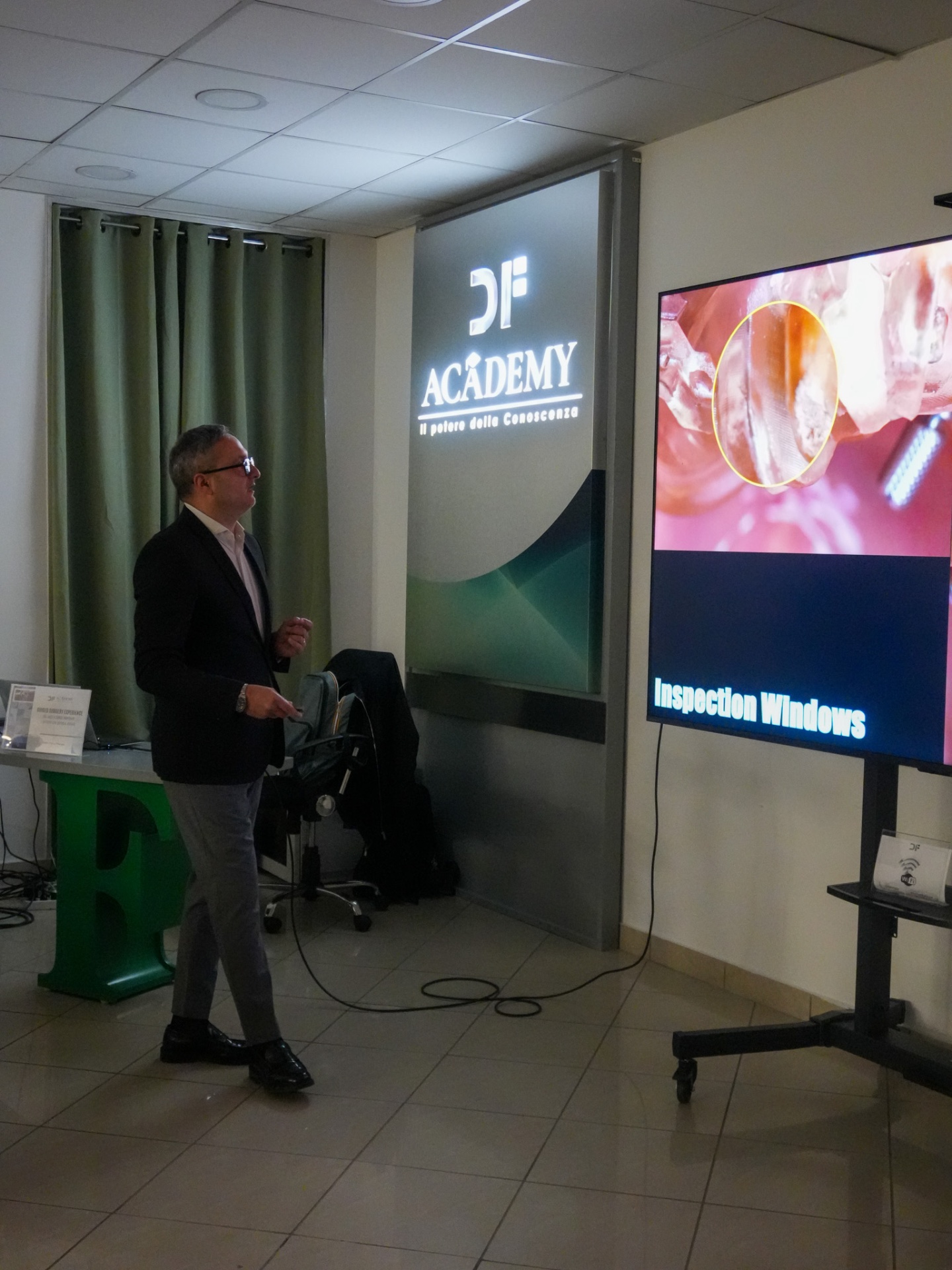 Dott. Marco Piscopo durante la lezione presso DF Academy