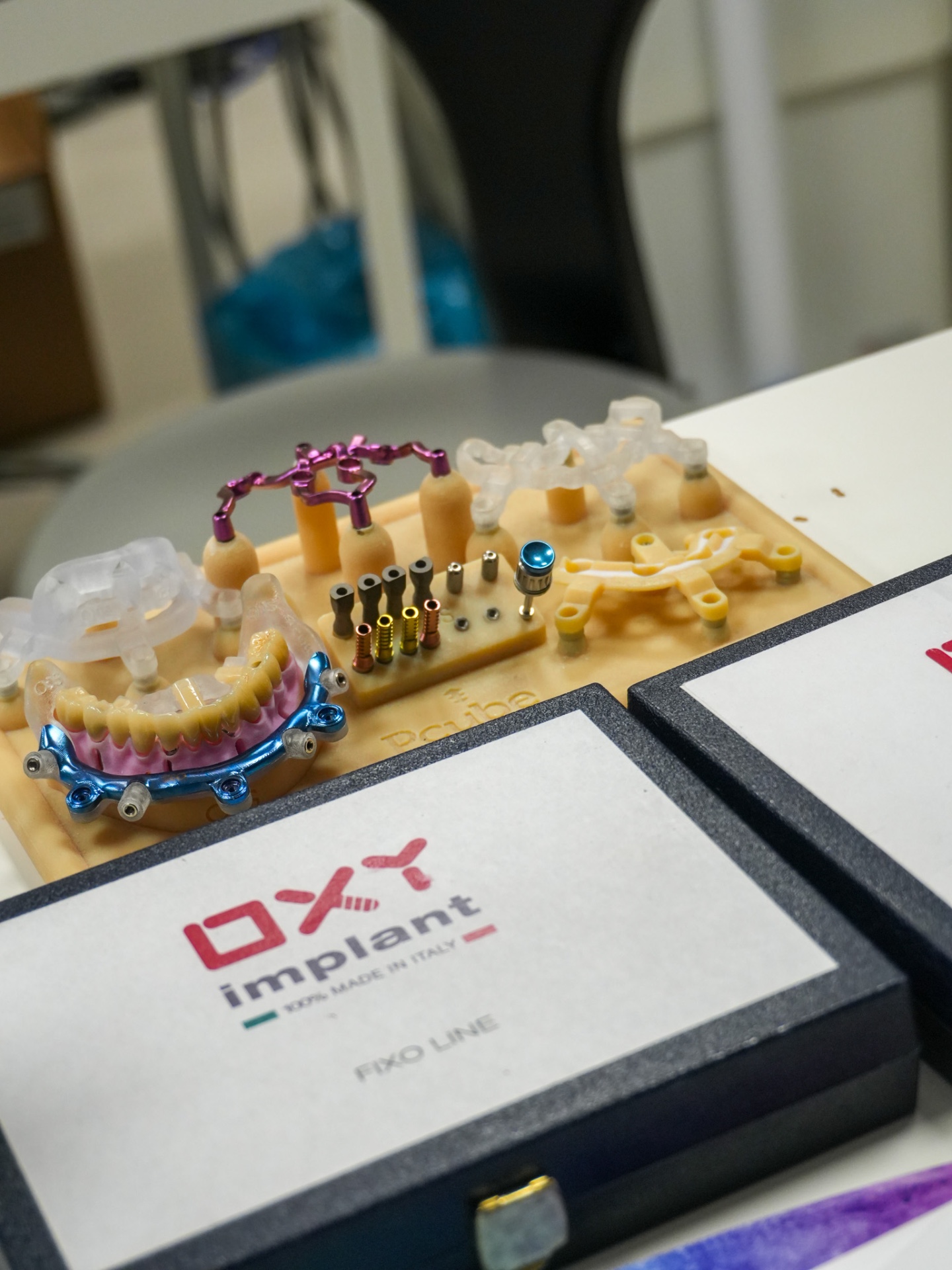 Dime chirurgiche, modelli stampati e impianti OXY Implant